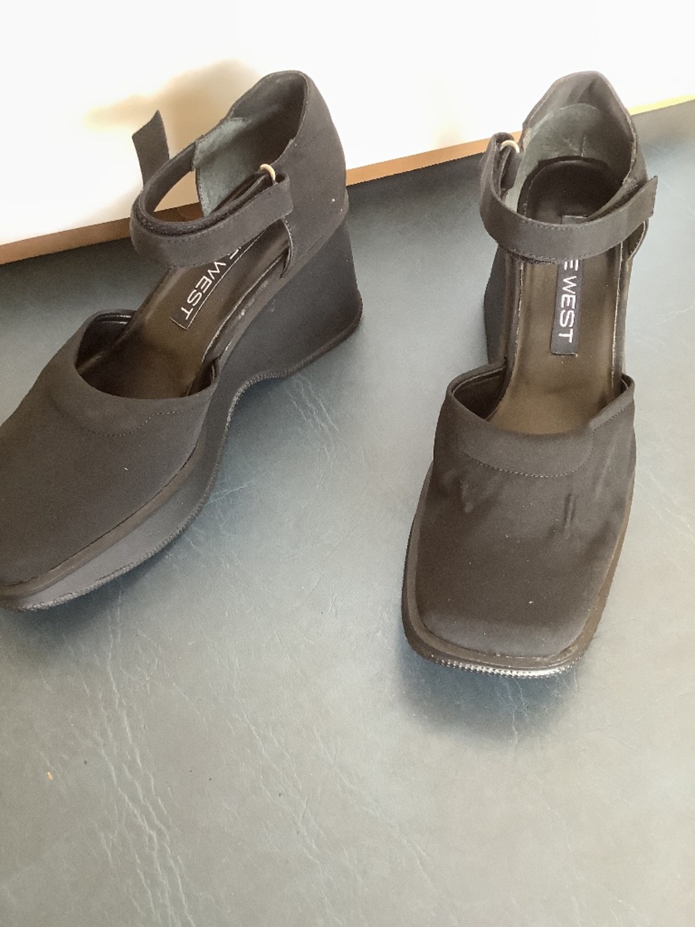 Nine West black platform shoes. Size 8